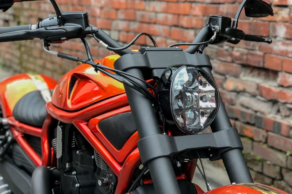 Harley-Davidson V-ROD «ORANGE». Траверсы и фара от Harley-Davidson Breakout 2018
