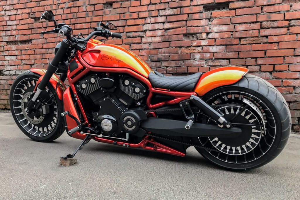 Harley-Davidson V-ROD «ORANGE». Заднее фрезерованное колесо, шкив и маятник. Порошковая покраска и проточка.